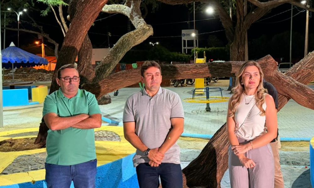 DE VOLTA A SITUAÇÃO? Johanna Estrela participa de solenidade ao lado de Helder Carvalho e Radamés Estrela e levanta questionamentos sobre um possível retorno ao grupo de situação de Sousa